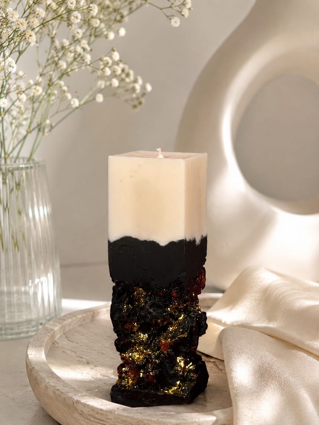 Luxury Betonkerze „Himalaya-Salz & Mandarine“ | Handgemachte Sojawachskerze Moderne schwarze Sojawachskerze aus Beton mit Blattgold-Dekor und frischem Mandarinenduft