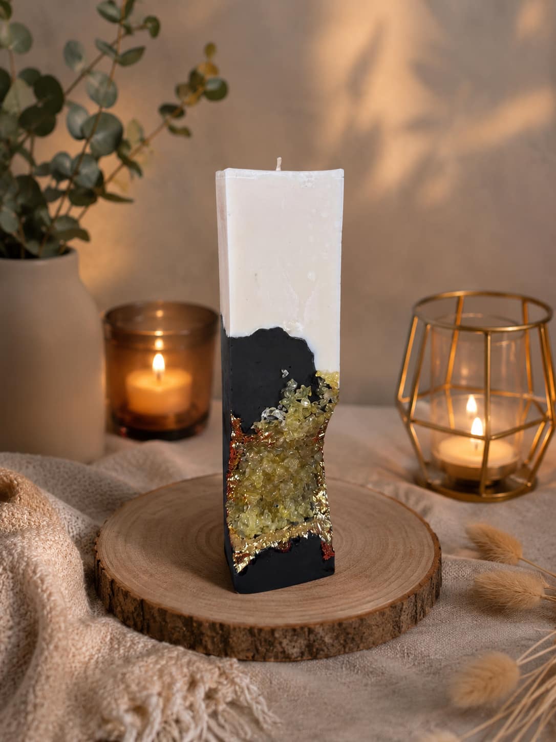 Dekorative Luxuskerze ohne Duft Moderne nicht aromatisierte Dekokerze mit Kristallen und warmem Kerzenlicht