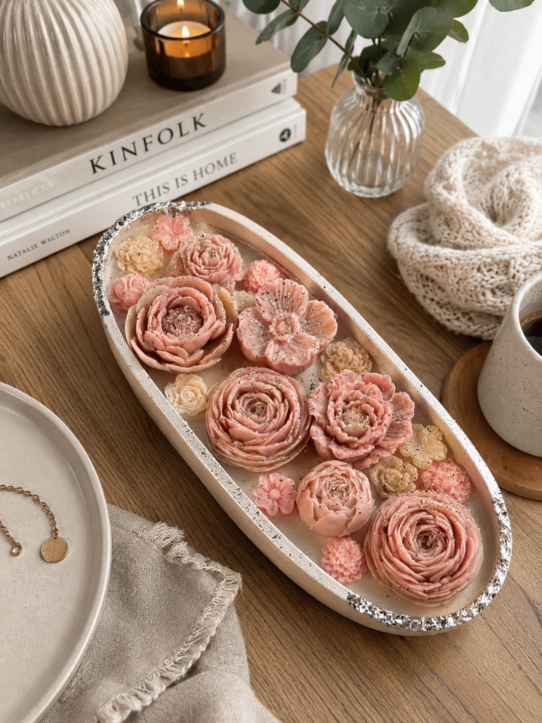 Luxury Flower Candle Decor Ovale handgefertigte Blumenkerze mit sieben leuchtenden Dochten und ästhetischem Wohninterieur