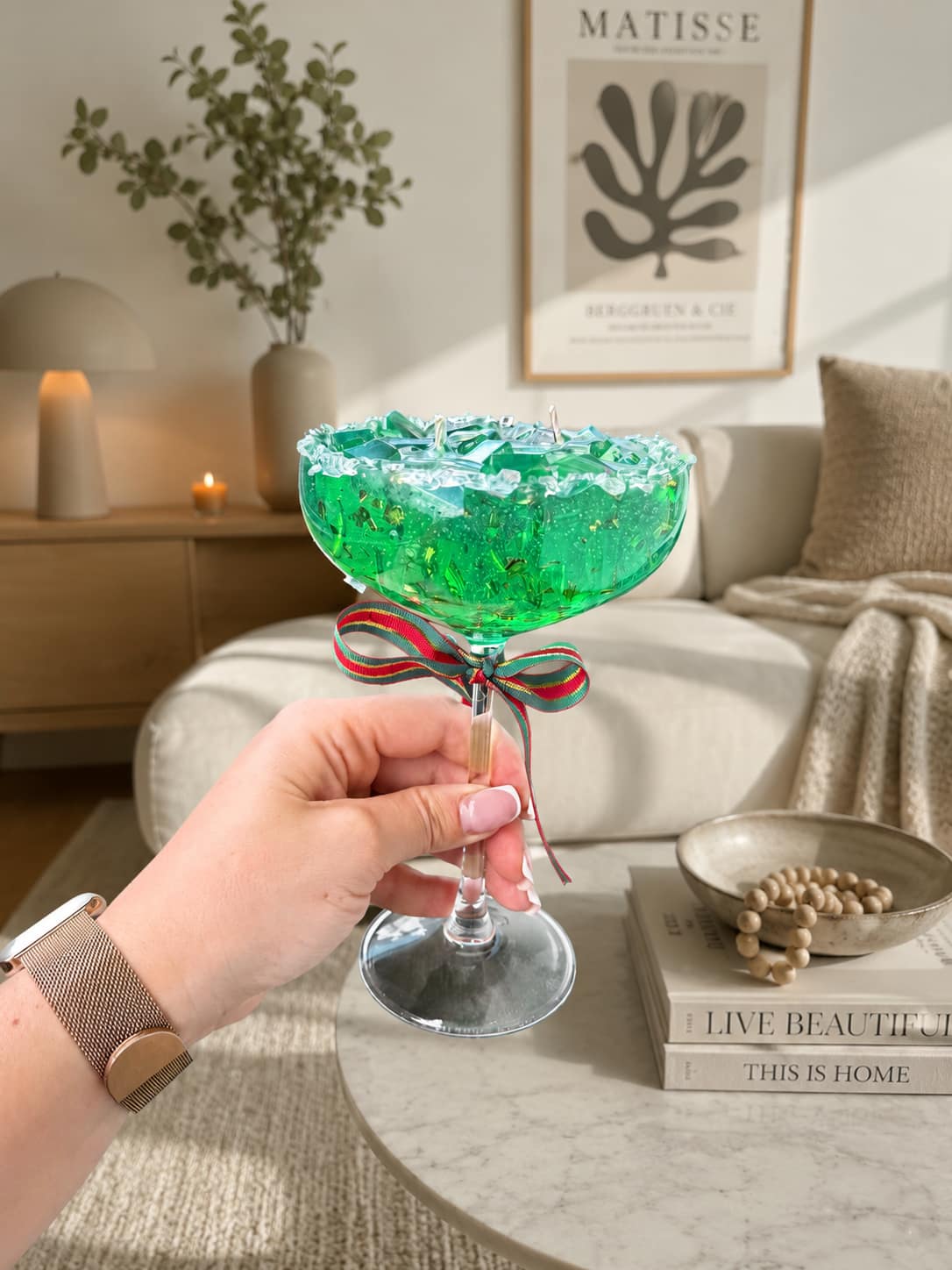 Burning Green Cocktail Candle with Lemongrass Scent Burning Lemongrass Gel Candle in Cozy Modern Interior