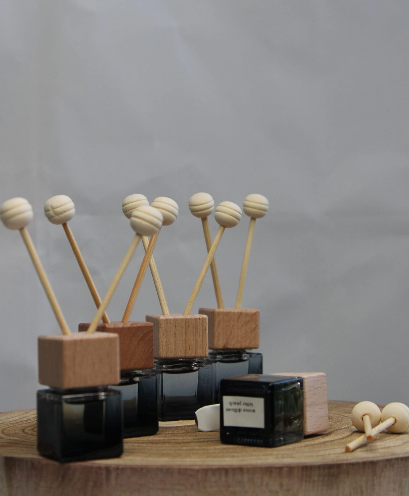 Diffusor Auto-Duftdiffusor mit Holzstäbchen – Clip-On Lüftungsduftspender | Handgemacht | IFRA-zertifizierte Düfte